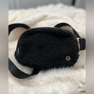 Lulu lemon 1L fleece belt bag
